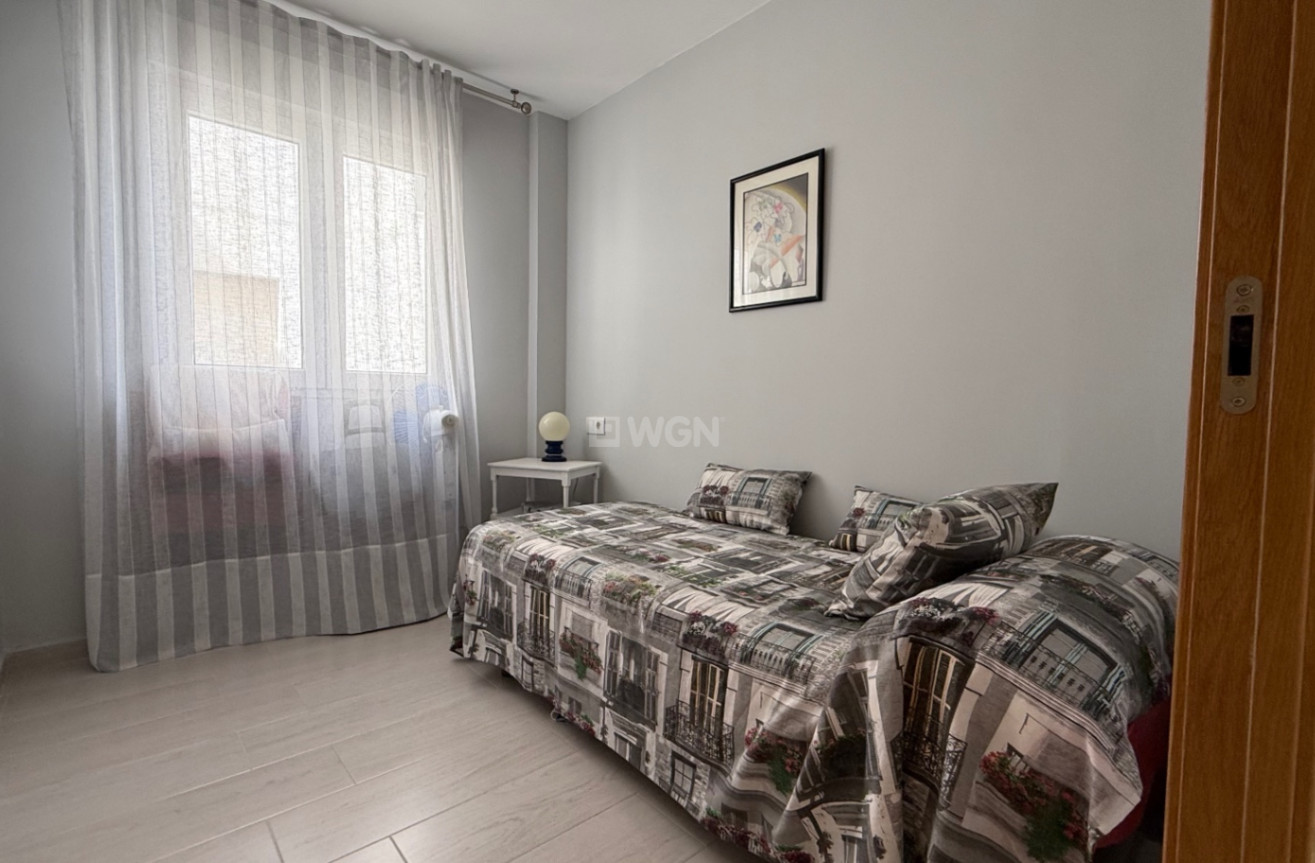 Odsprzedaż - Mieszkanie w bloku - Torrevieja - Costa Blanca