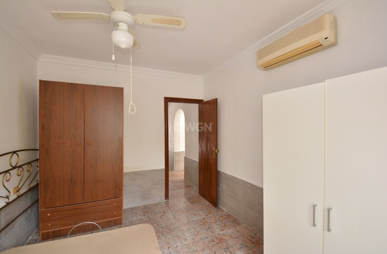 Odsprzedaż - Kamienica - Torrevieja - Costa Blanca