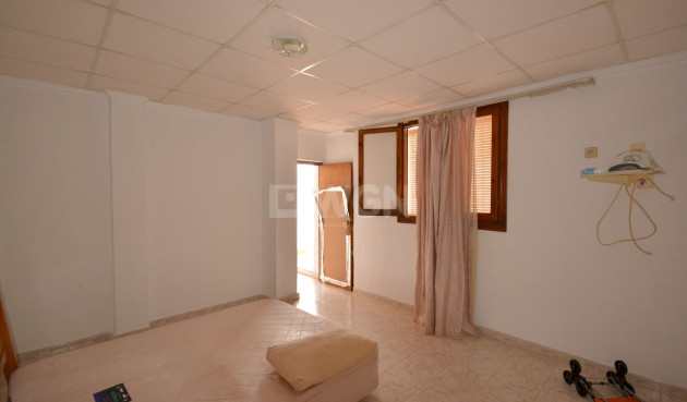 Odsprzedaż - Kamienica - Torrevieja - Costa Blanca