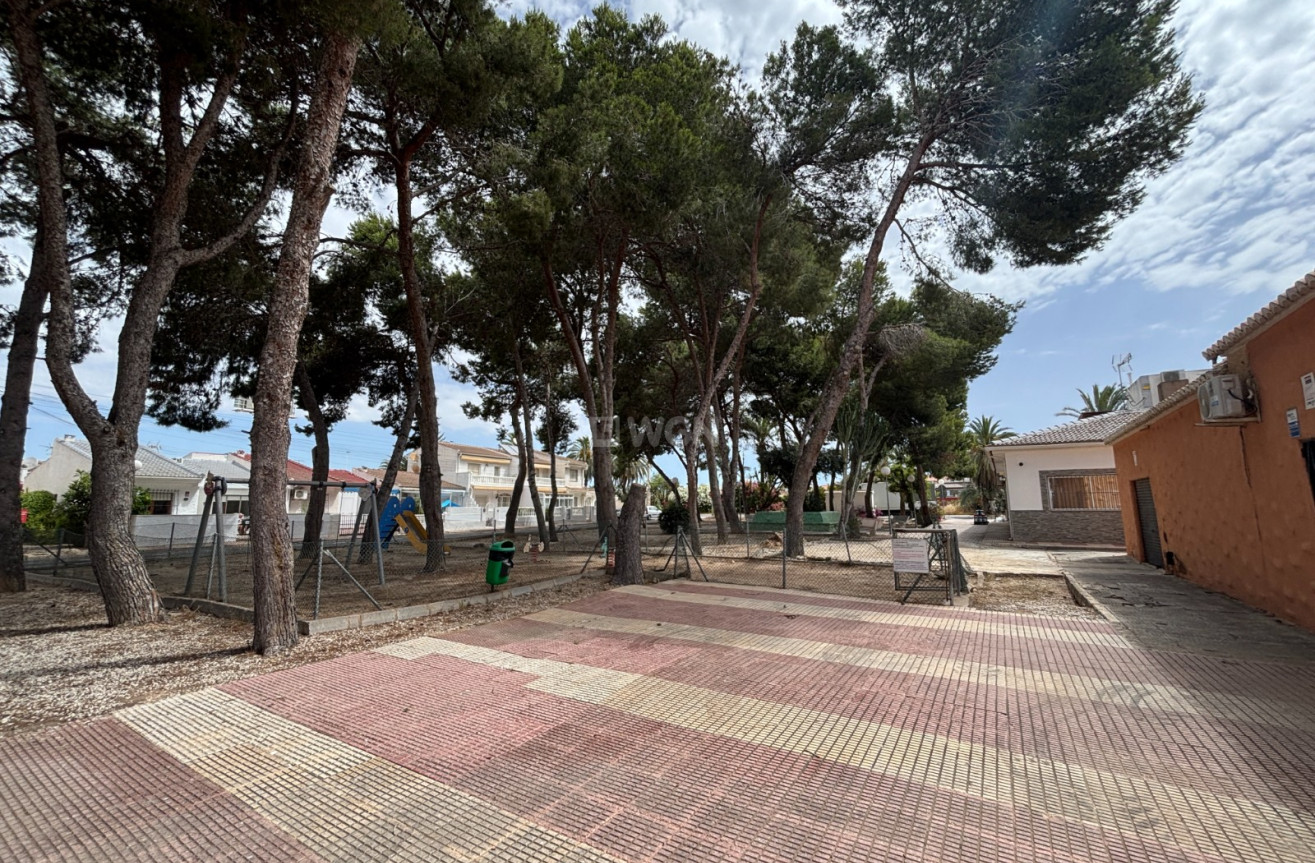 Odsprzedaż - Kamienica - Torrevieja - Costa Blanca