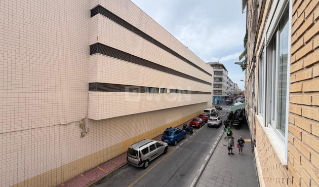 Odsprzedaż - Mieszkanie w bloku - Torrevieja - Estacion De Autobuses