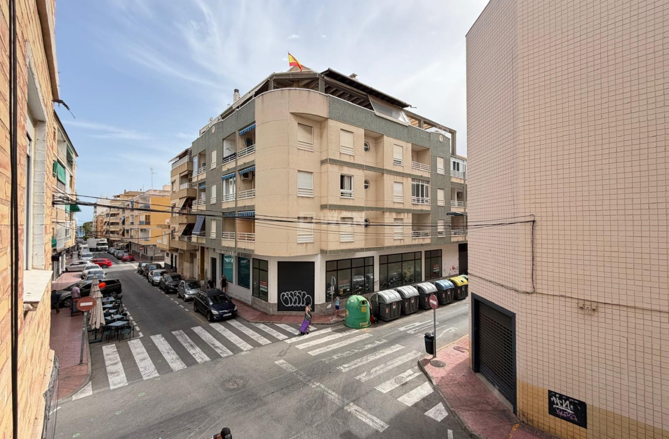 Odsprzedaż - Mieszkanie w bloku - Torrevieja - Estacion De Autobuses