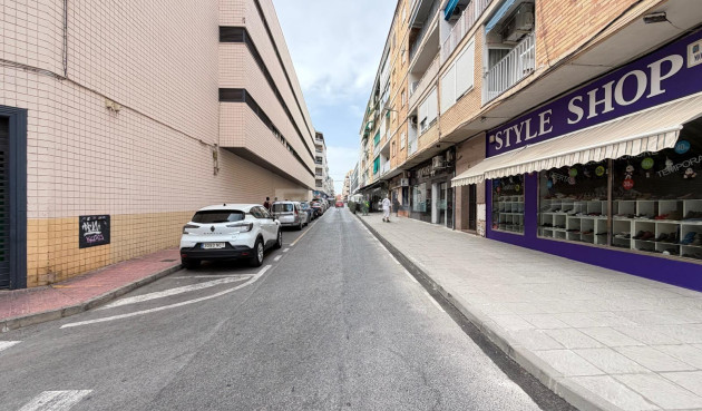 Odsprzedaż - Mieszkanie w bloku - Torrevieja - Estacion De Autobuses