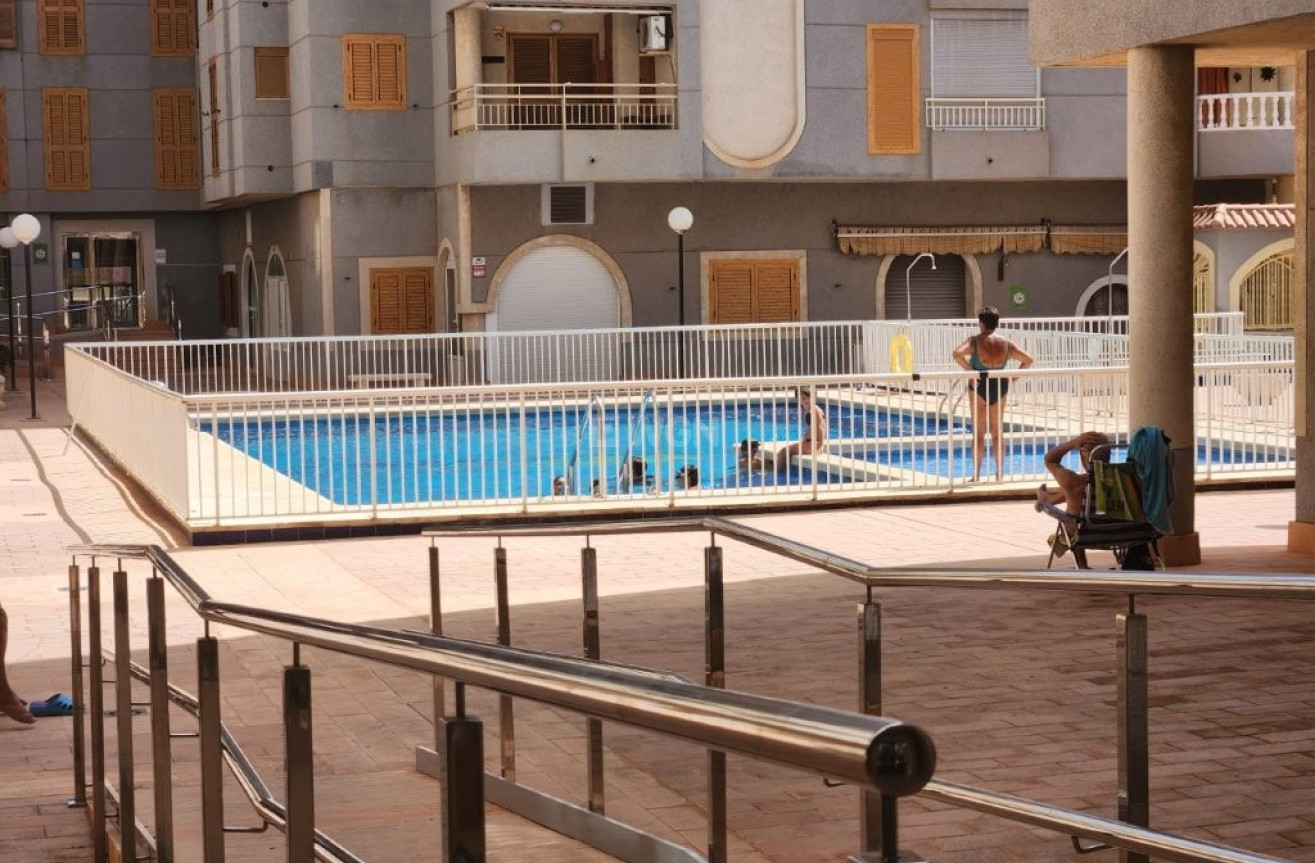 Odsprzedaż - Mieszkanie w bloku - Torrevieja - Costa Blanca