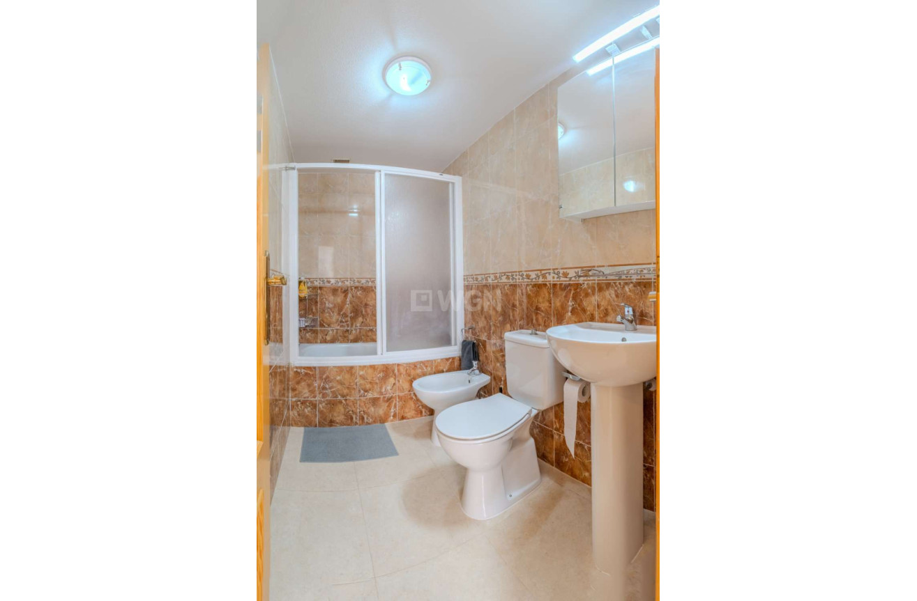 Odsprzedaż - Mieszkanie w bloku - Torrevieja - Costa Blanca