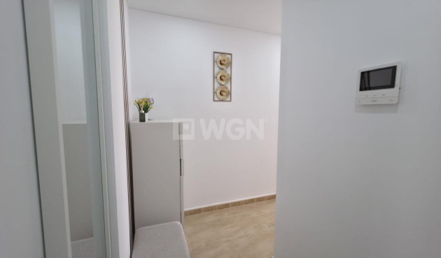 Odsprzedaż - Mieszkanie w bloku - Torrevieja