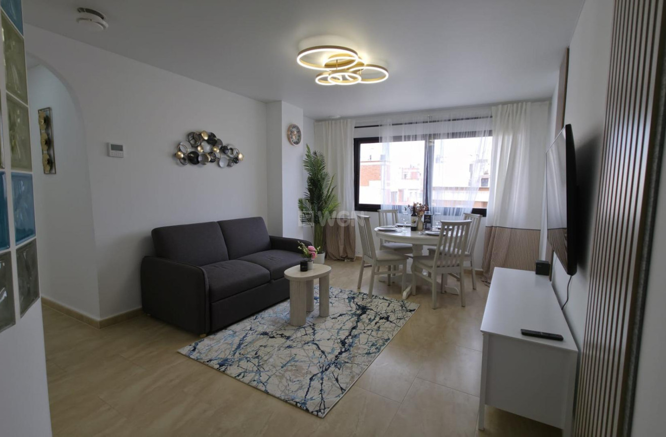 Odsprzedaż - Mieszkanie w bloku - Torrevieja