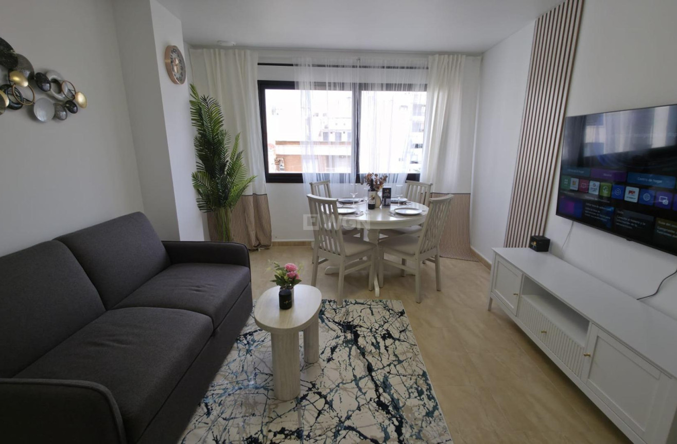 Odsprzedaż - Mieszkanie w bloku - Torrevieja