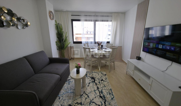 Odsprzedaż - Mieszkanie w bloku - Torrevieja