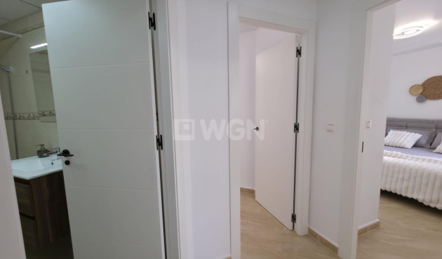 Odsprzedaż - Mieszkanie w bloku - Torrevieja