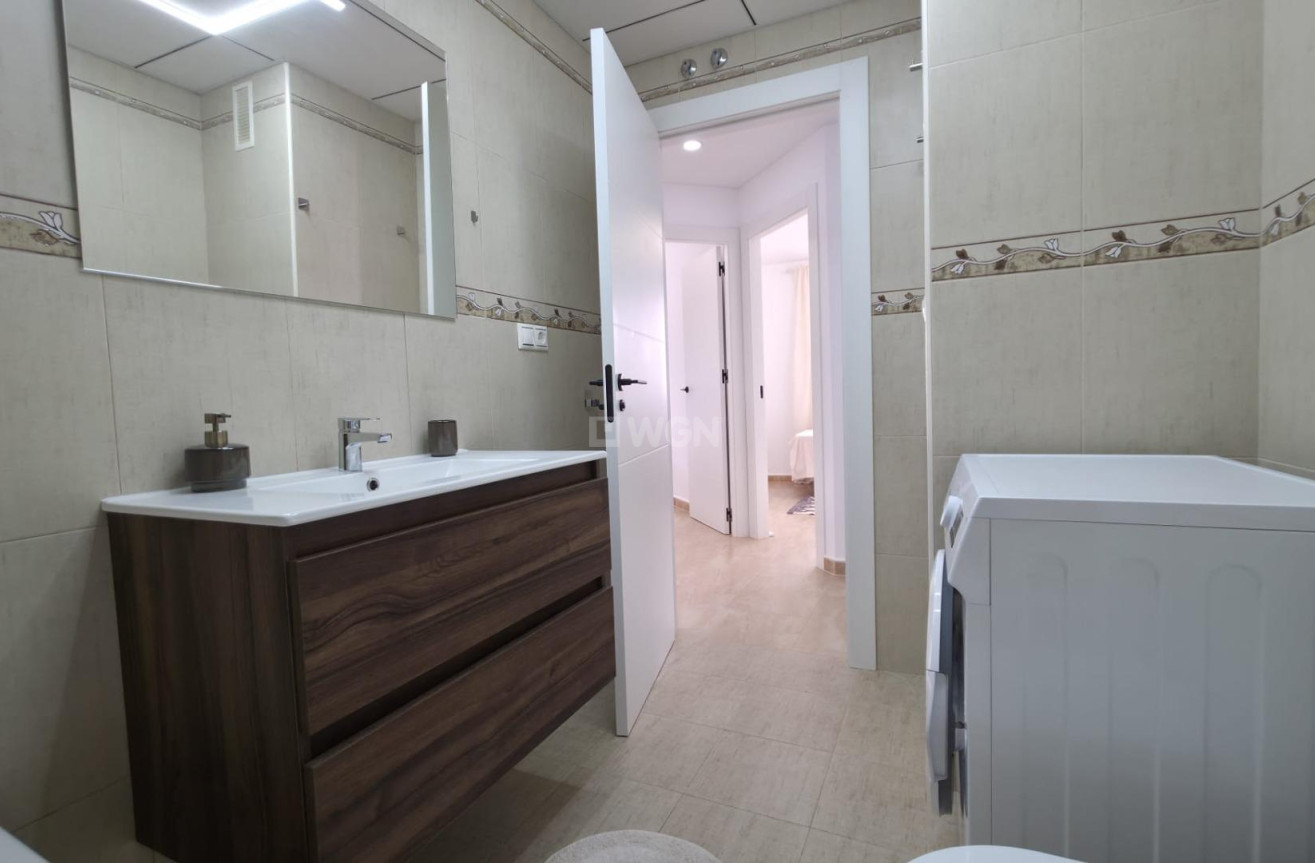 Odsprzedaż - Mieszkanie w bloku - Torrevieja