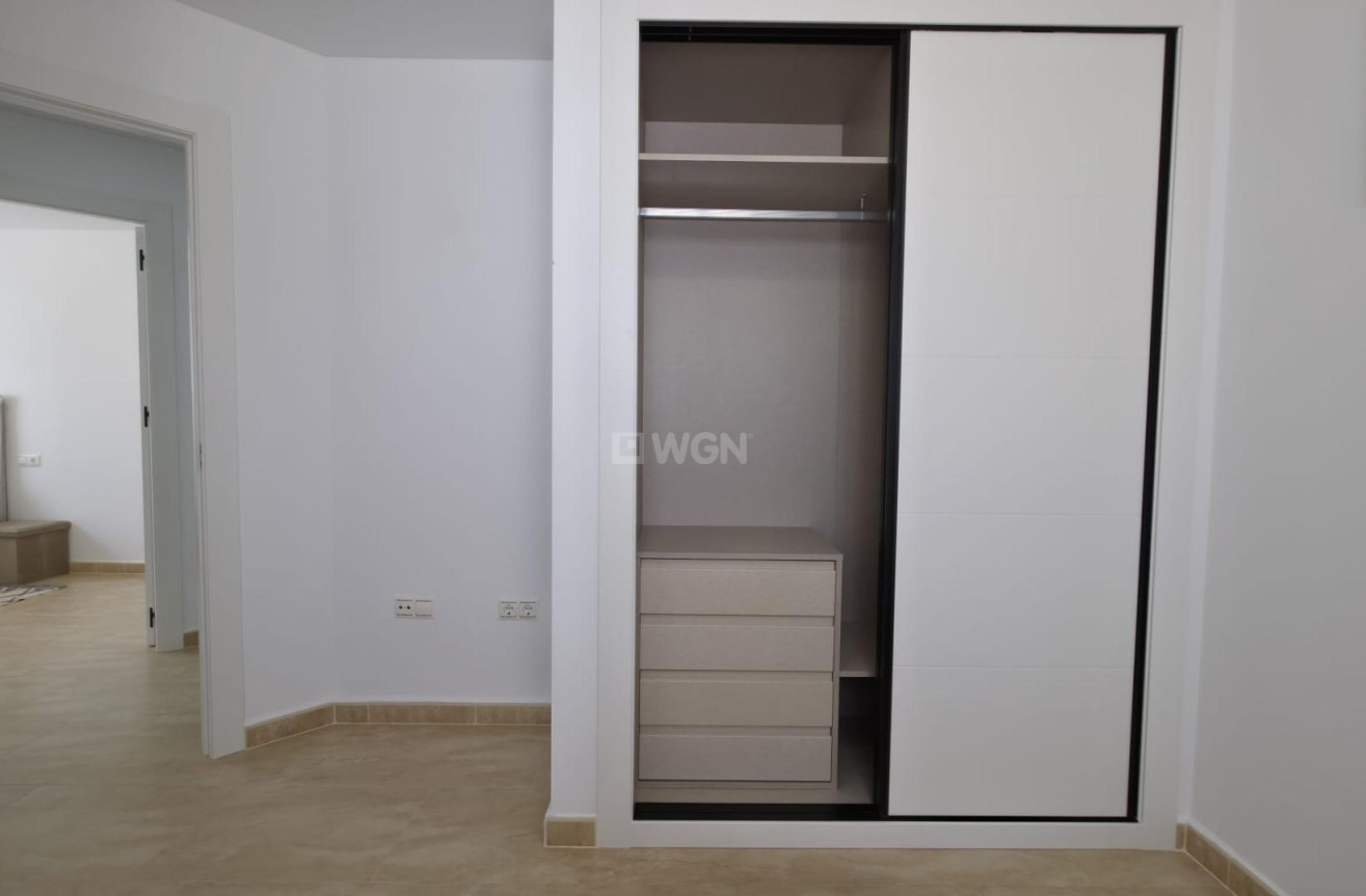 Odsprzedaż - Mieszkanie w bloku - Torrevieja