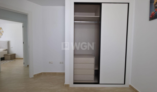 Odsprzedaż - Mieszkanie w bloku - Torrevieja