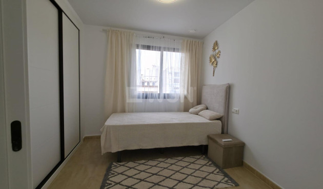 Odsprzedaż - Mieszkanie w bloku - Torrevieja
