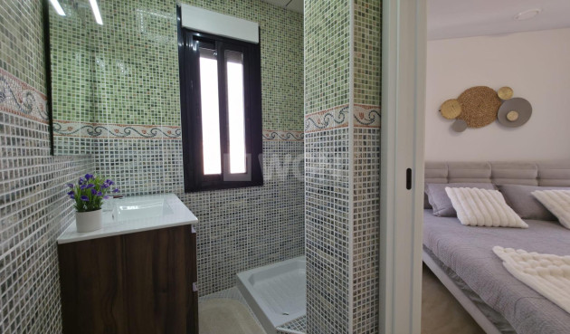 Odsprzedaż - Mieszkanie w bloku - Torrevieja