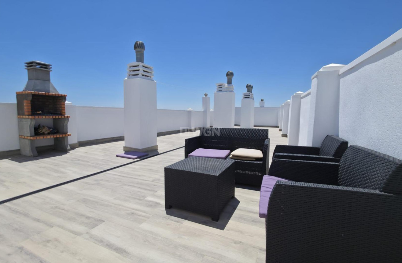 Odsprzedaż - Mieszkanie w bloku - Torrevieja