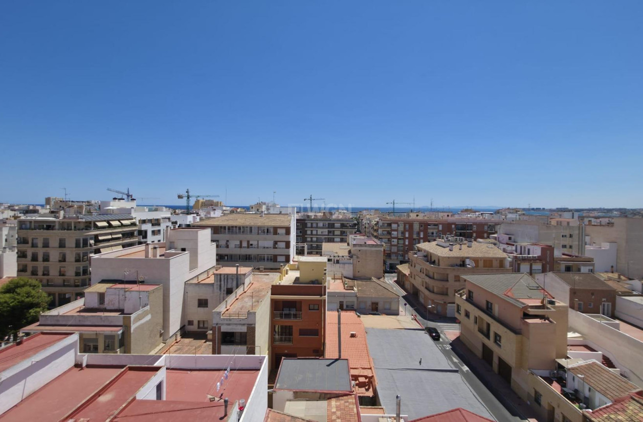 Odsprzedaż - Mieszkanie w bloku - Torrevieja