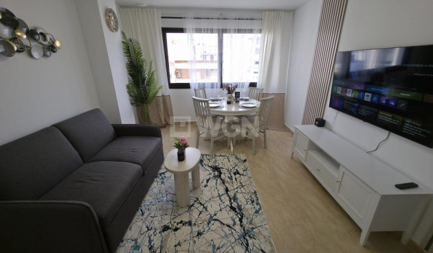 Odsprzedaż - Mieszkanie w bloku - Torrevieja
