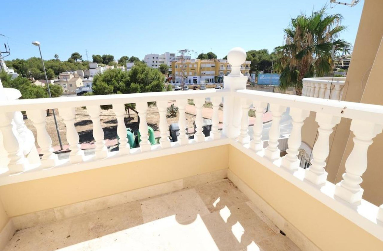 Odsprzedaż - Villa - Villamartin - Costa Blanca