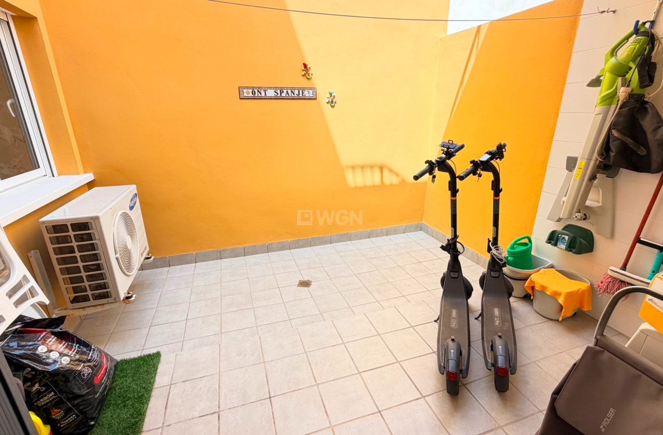 Odsprzedaż - Mieszkanie w bloku - Torrevieja - Costa Blanca