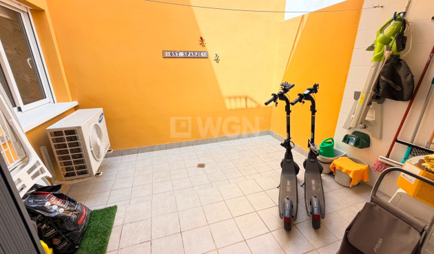 Odsprzedaż - Mieszkanie w bloku - Torrevieja - Costa Blanca