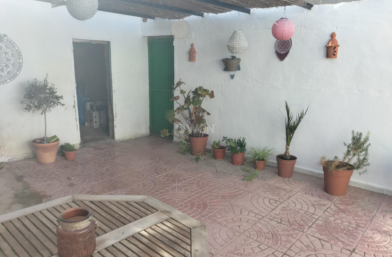 Odsprzedaż - Kamienica - Formentera del Segura - Centro