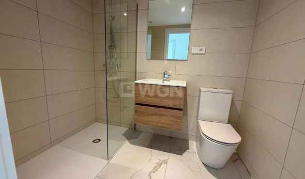 Odsprzedaż - Mieszkanie w bloku - Torrevieja - Punta Prima