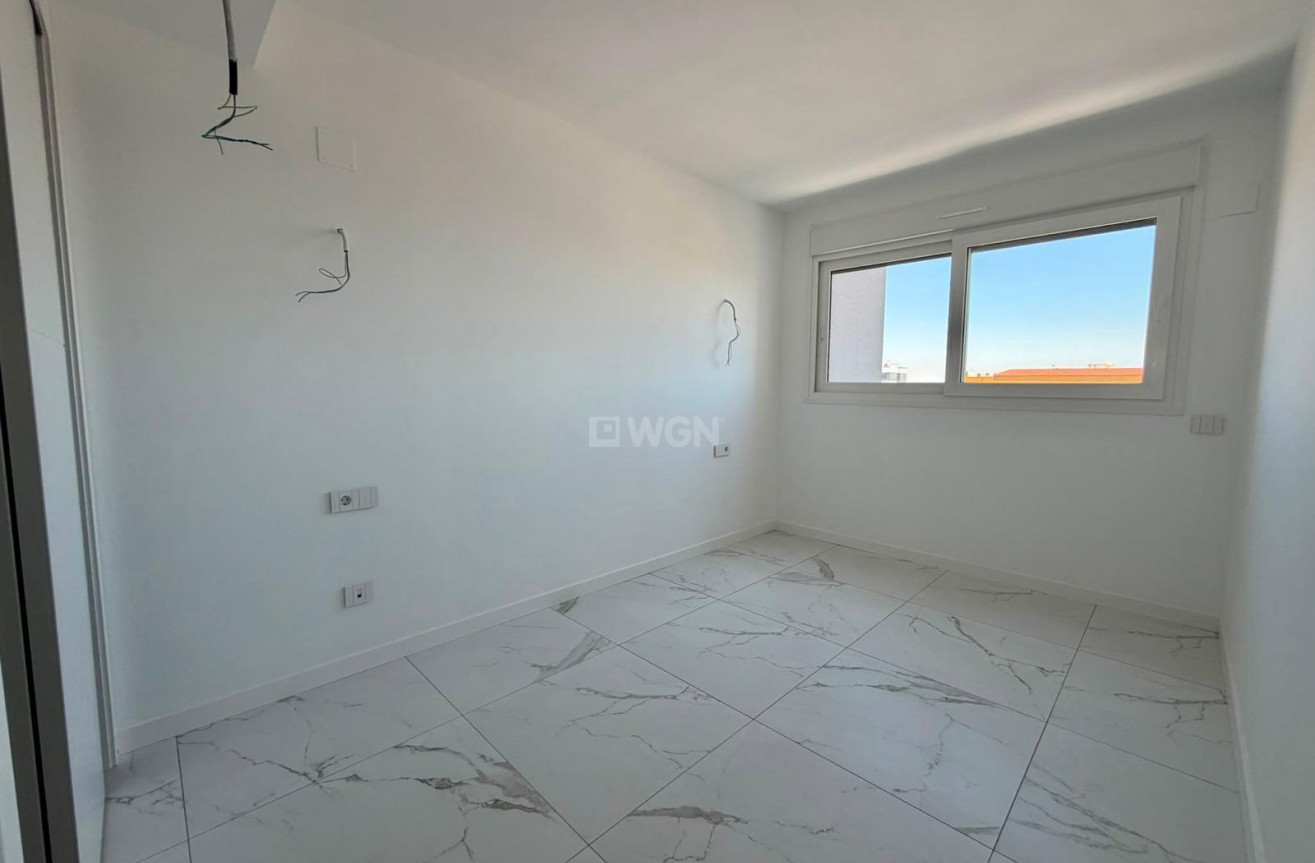 Odsprzedaż - Mieszkanie w bloku - Torrevieja - Punta Prima
