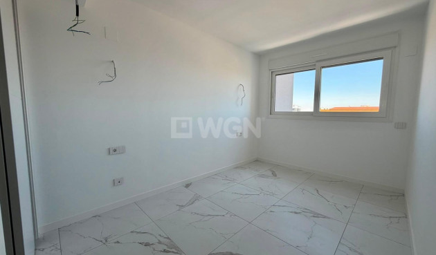 Odsprzedaż - Mieszkanie w bloku - Torrevieja - Punta Prima
