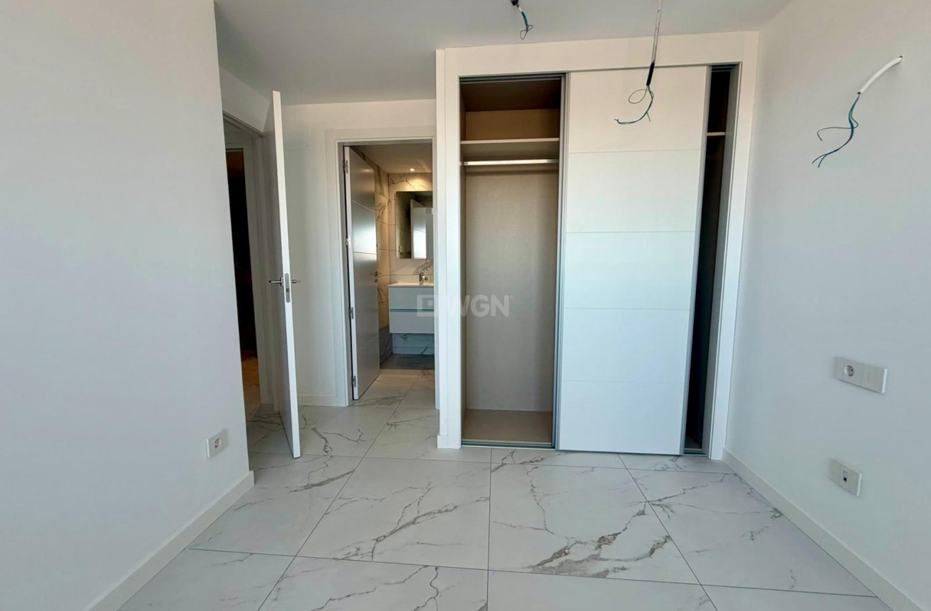 Odsprzedaż - Mieszkanie w bloku - Torrevieja - Punta Prima