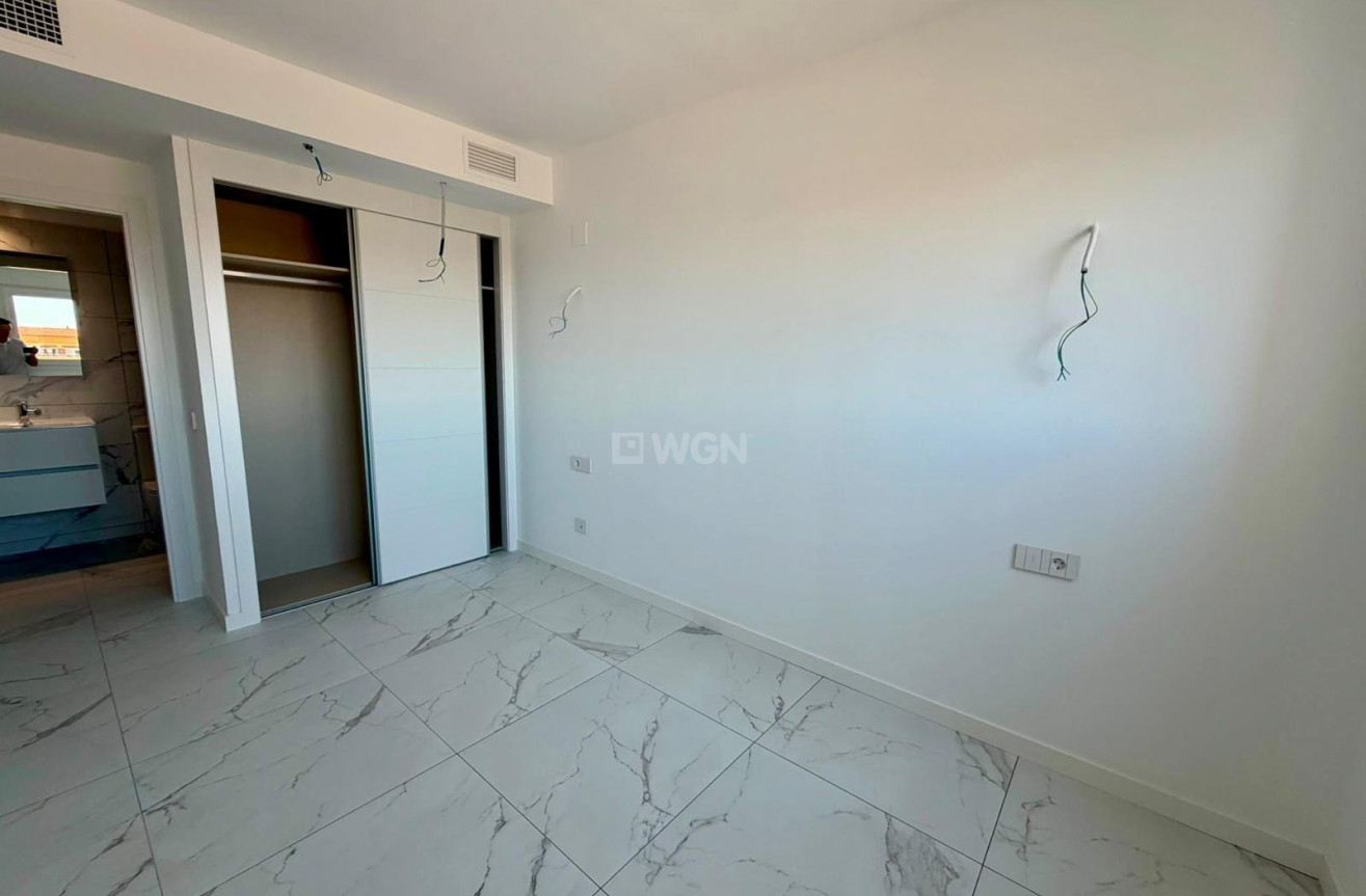 Odsprzedaż - Mieszkanie w bloku - Torrevieja - Punta Prima