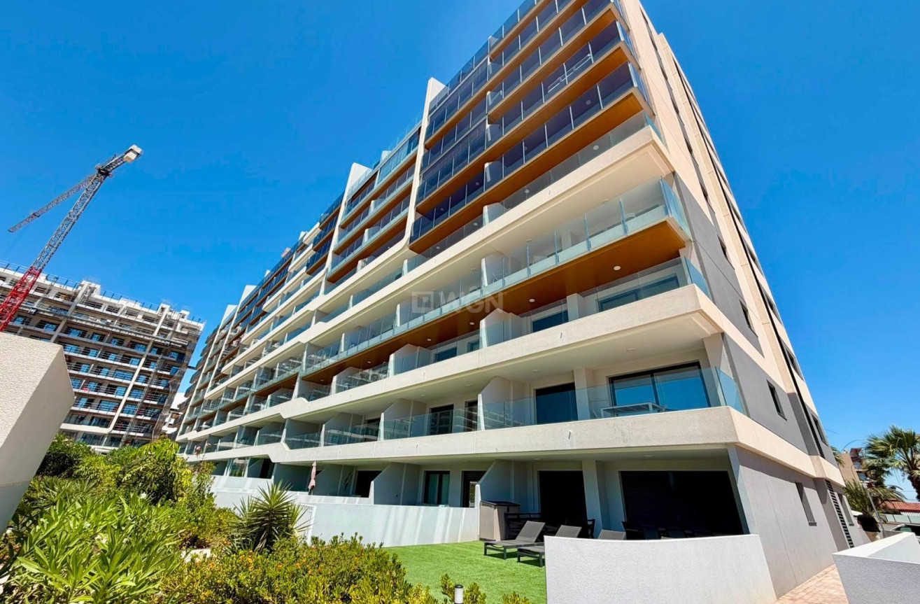 Odsprzedaż - Mieszkanie w bloku - Torrevieja - Punta Prima