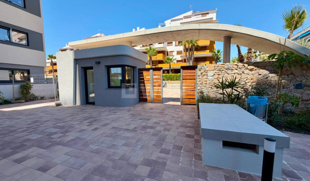 Odsprzedaż - Mieszkanie w bloku - Torrevieja - Punta Prima