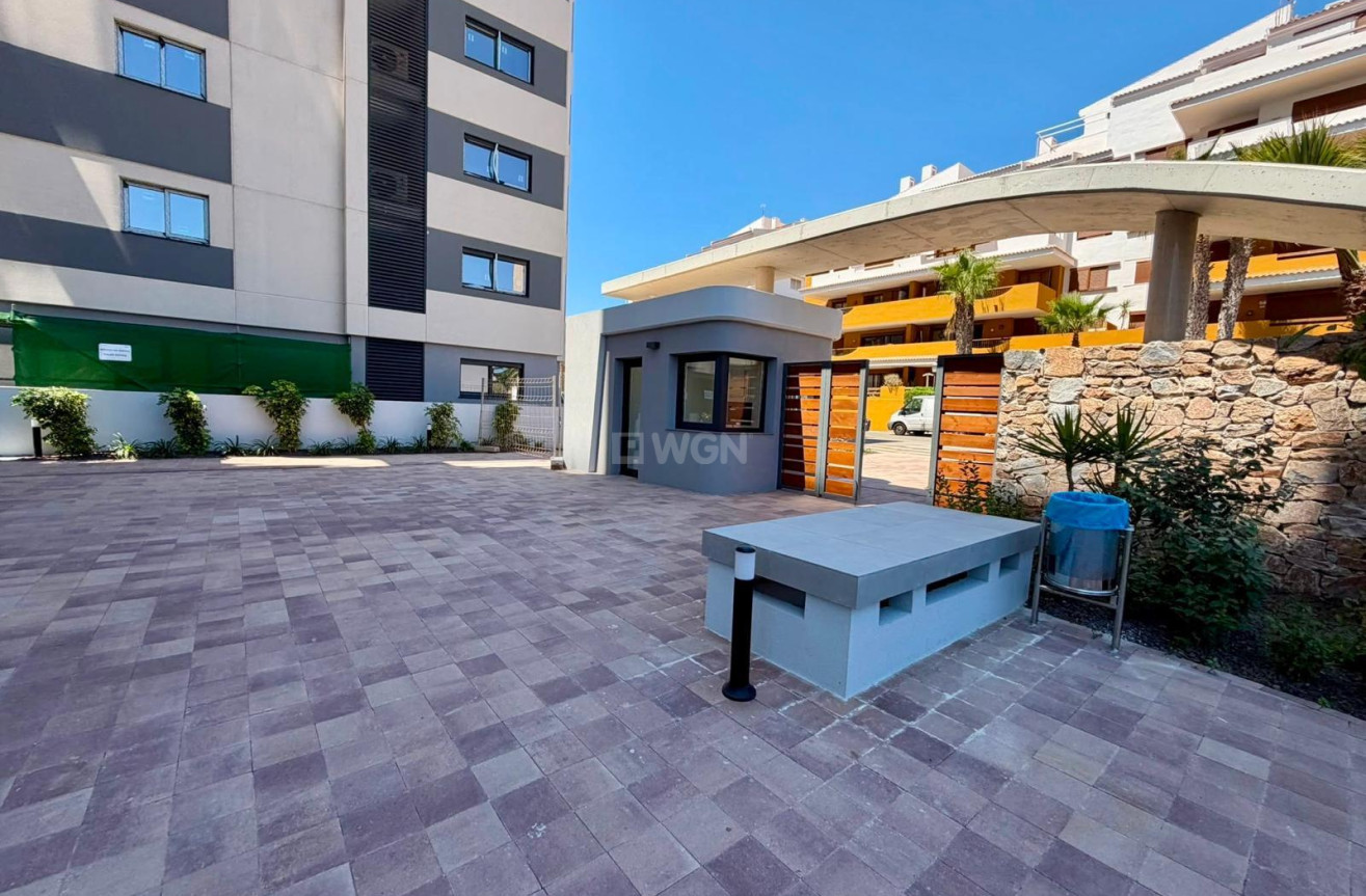Odsprzedaż - Mieszkanie w bloku - Torrevieja - Punta Prima