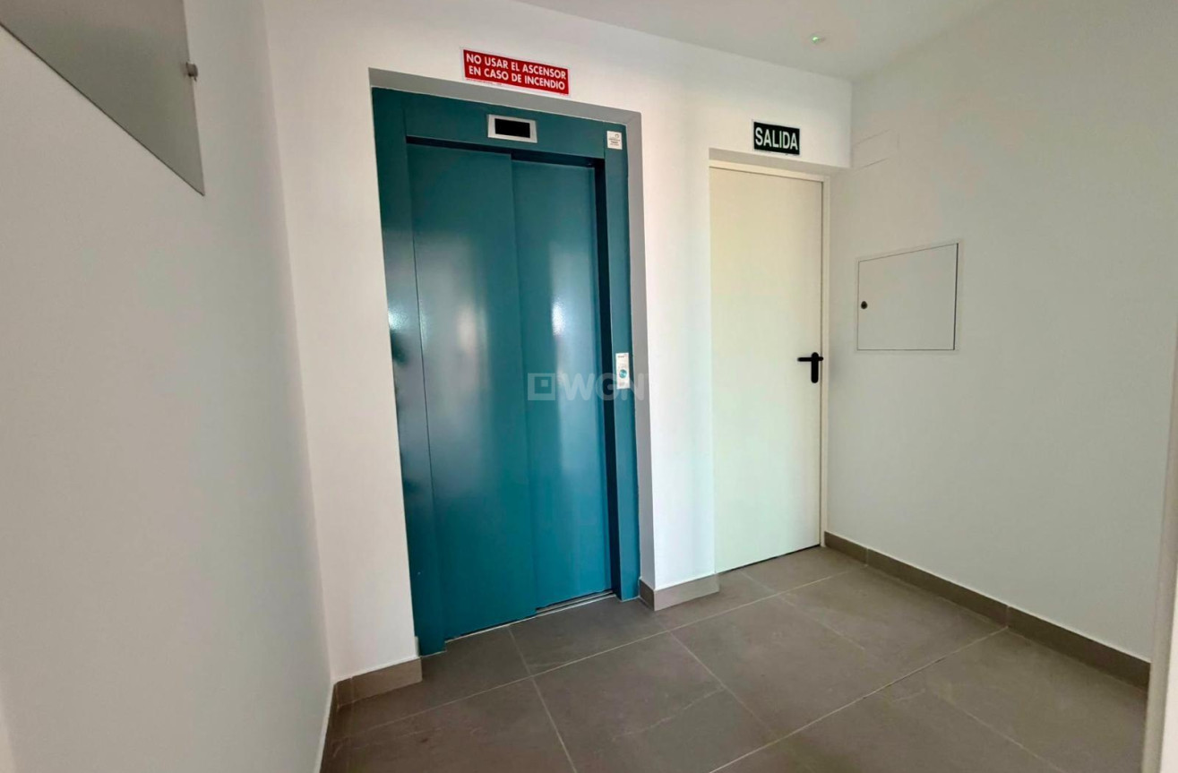 Odsprzedaż - Mieszkanie w bloku - Torrevieja - Punta Prima
