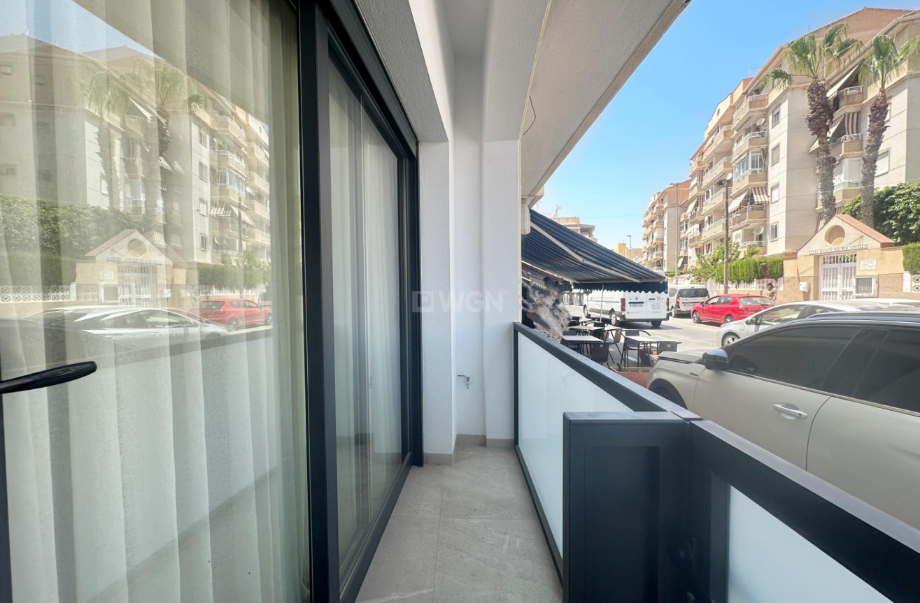 Odsprzedaż - Mieszkanie w bloku - Torrevieja - Centro