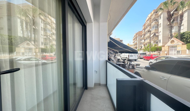 Odsprzedaż - Mieszkanie w bloku - Torrevieja - Centro