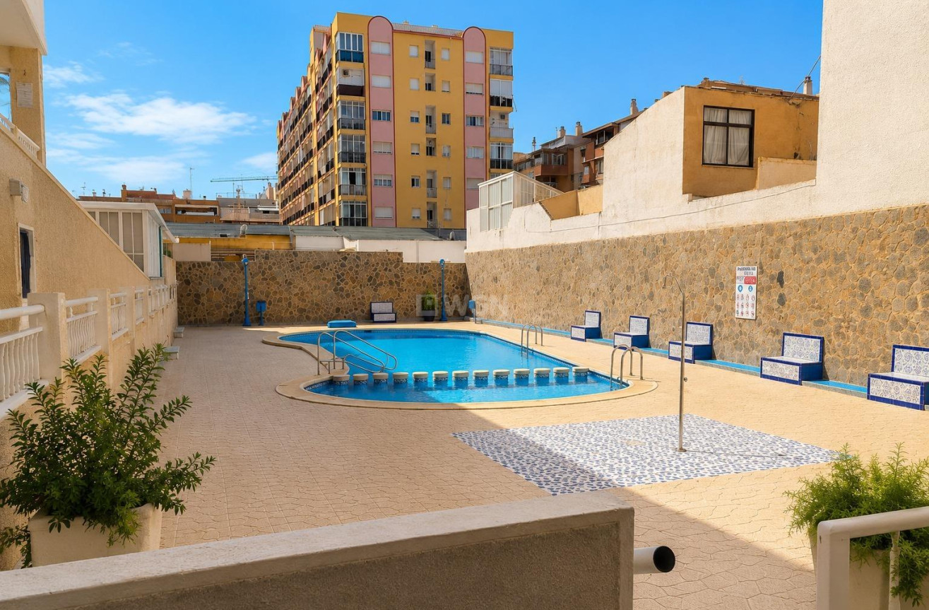 Odsprzedaż - Mieszkanie w bloku - Torrevieja - Centro