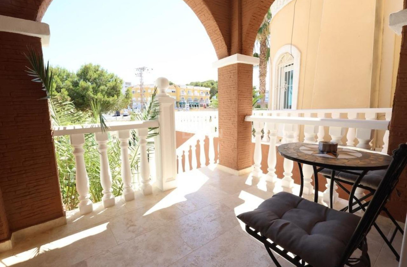 Odsprzedaż - Villa - Villamartin - Costa Blanca