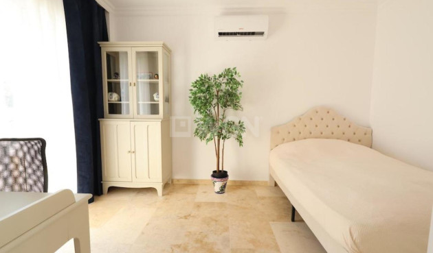 Odsprzedaż - Villa - Villamartin - Costa Blanca