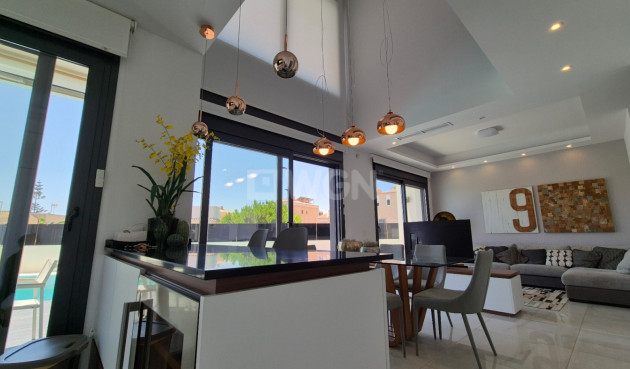 Odsprzedaż - Villa - Torrevieja - Costa Blanca