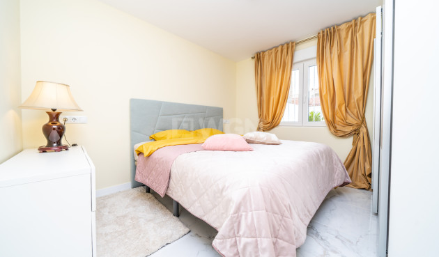 Odsprzedaż - Bungalow - Torrevieja - Torreta