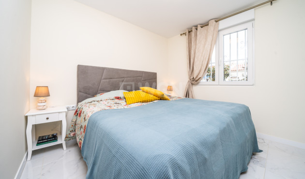 Odsprzedaż - Bungalow - Torrevieja - Torreta