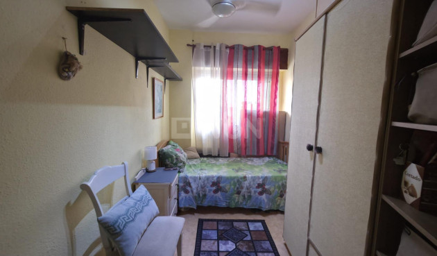 Odsprzedaż - Mieszkanie w bloku - Torrevieja - Playa del Cura