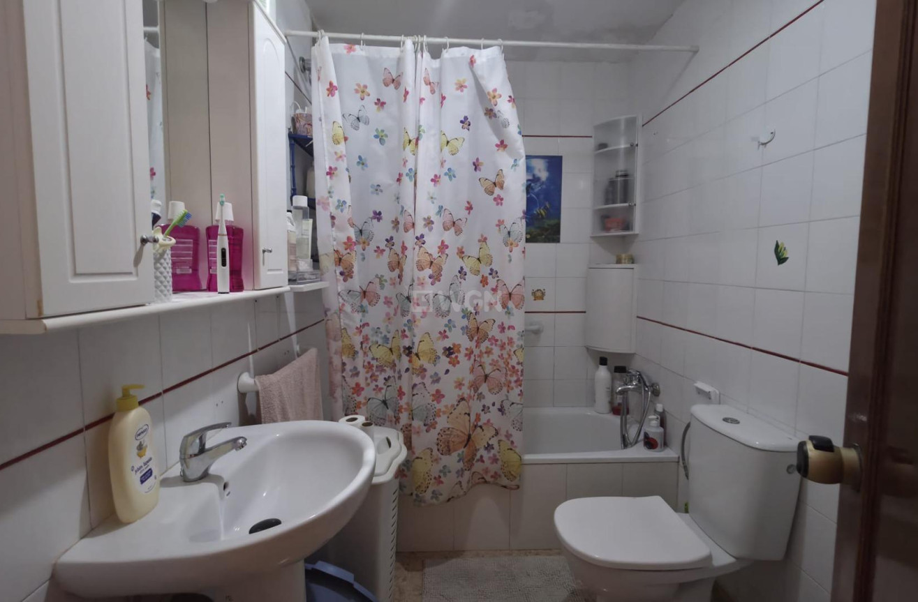 Odsprzedaż - Mieszkanie w bloku - Torrevieja - Playa del Cura