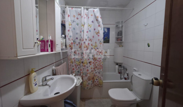 Odsprzedaż - Mieszkanie w bloku - Torrevieja - Playa del Cura