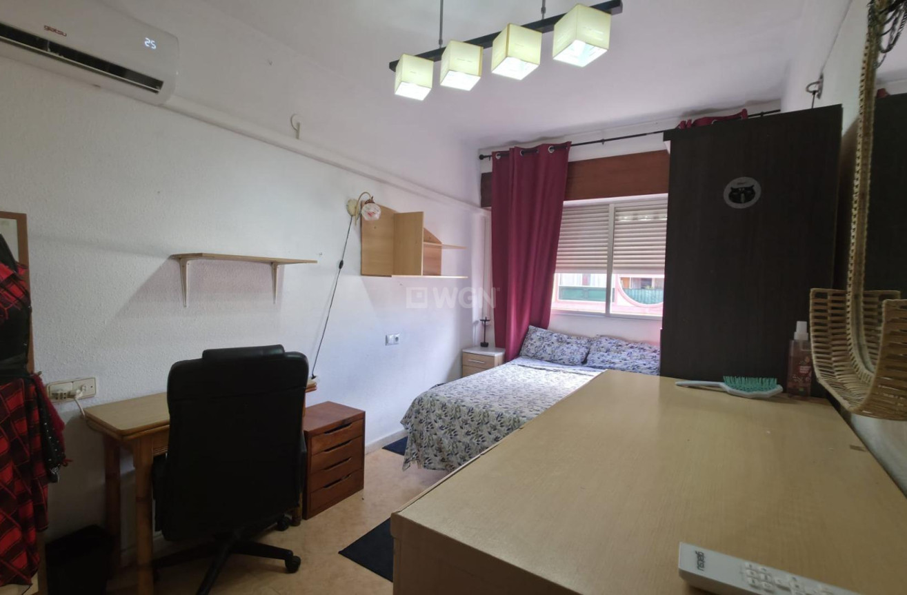 Odsprzedaż - Mieszkanie w bloku - Torrevieja - Playa del Cura