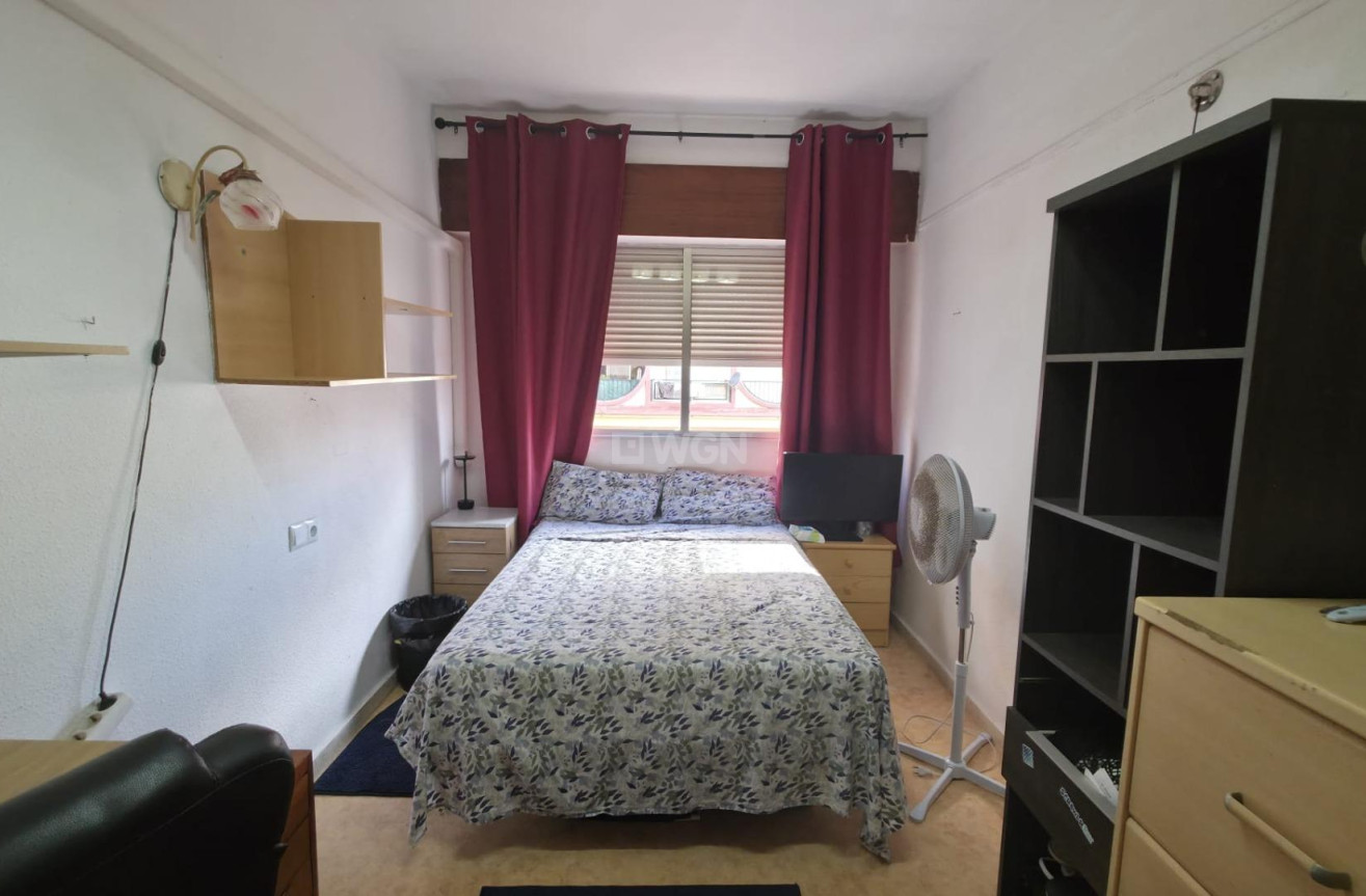 Odsprzedaż - Mieszkanie w bloku - Torrevieja - Playa del Cura