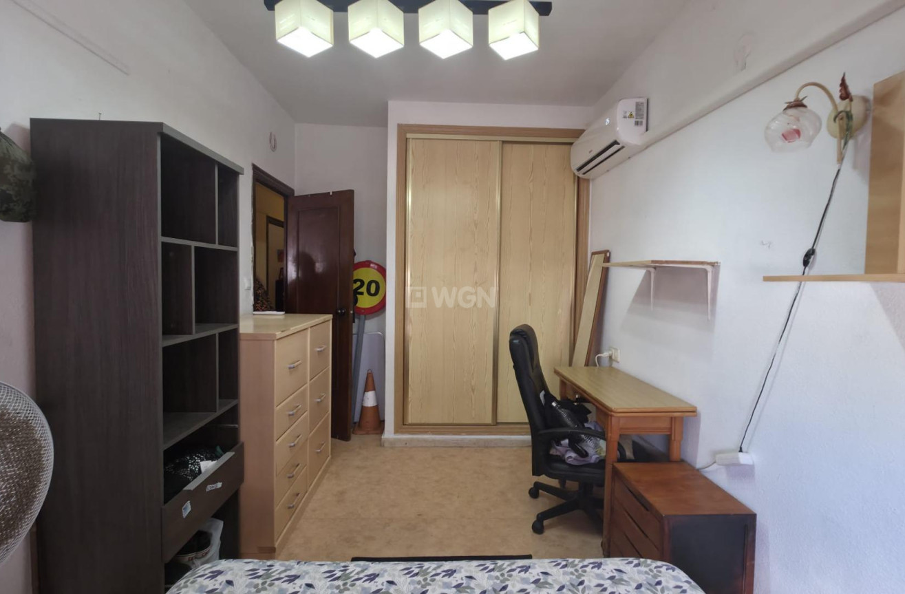Odsprzedaż - Mieszkanie w bloku - Torrevieja - Playa del Cura