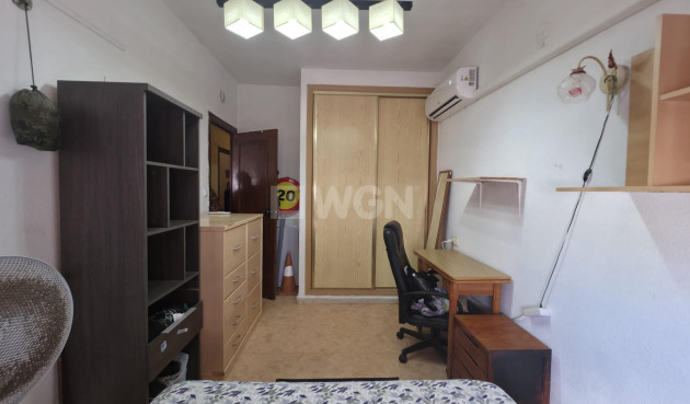 Odsprzedaż - Mieszkanie w bloku - Torrevieja - Playa del Cura
